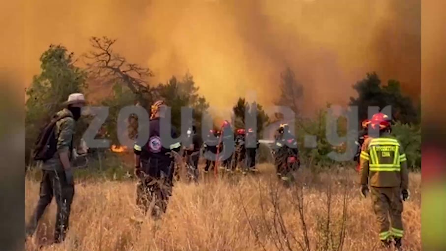 LIVE: Σε πύρινο κλοιό Άγιος Νεκτάριος, Κρύο Πηγάδι και Ψάθα – Ανοίγουν αντιπυρικές ζώνες για να ανακόψουν τη φωτιά