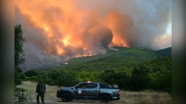 Αίγιο: «Διάσπαρτες εστίες φωτιάς αντιμετωπίζει η Πυροσβεστική στην περιοχή της Αιγιάλειας»