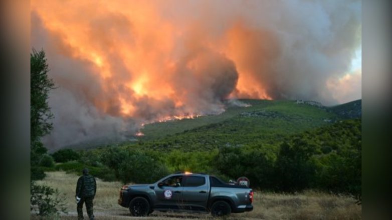 Αίγιο: «Διάσπαρτες εστίες φωτιάς αντιμετωπίζει η Πυροσβεστική στην περιοχή της Αιγιάλειας» Αίγιο: «Διάσπαρτες εστίες φωτιάς αντιμετωπίζει η Πυροσβεστική στην περιοχή της Αιγιάλειας»