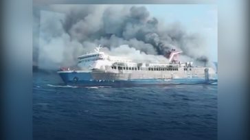 Ινδονησία: Πυρκαγιά σε φέρι μποτ – Τουλάχιστον 5 νεκροί και 41 αγνοούμενοι