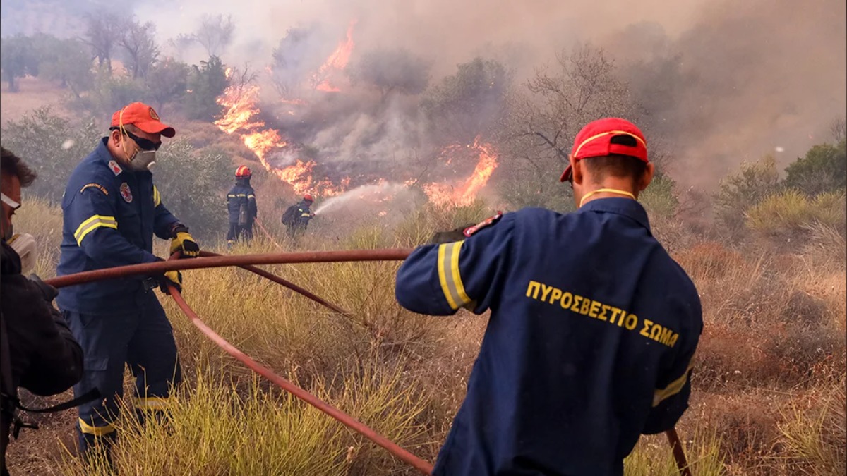 Στηρίζουμε τους πυρόπληκτους και τους πυροσβέστες με συγκέντρωση τροφίμων και νερών