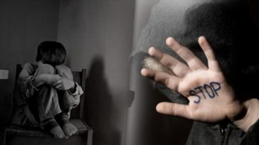Μητέρα εξανάγκαζε την 12χρονη κόρη της σε γενετήσιες πράξεις – 56χρονος παρακολουθούσε σε ζωντανή σύνδεση
