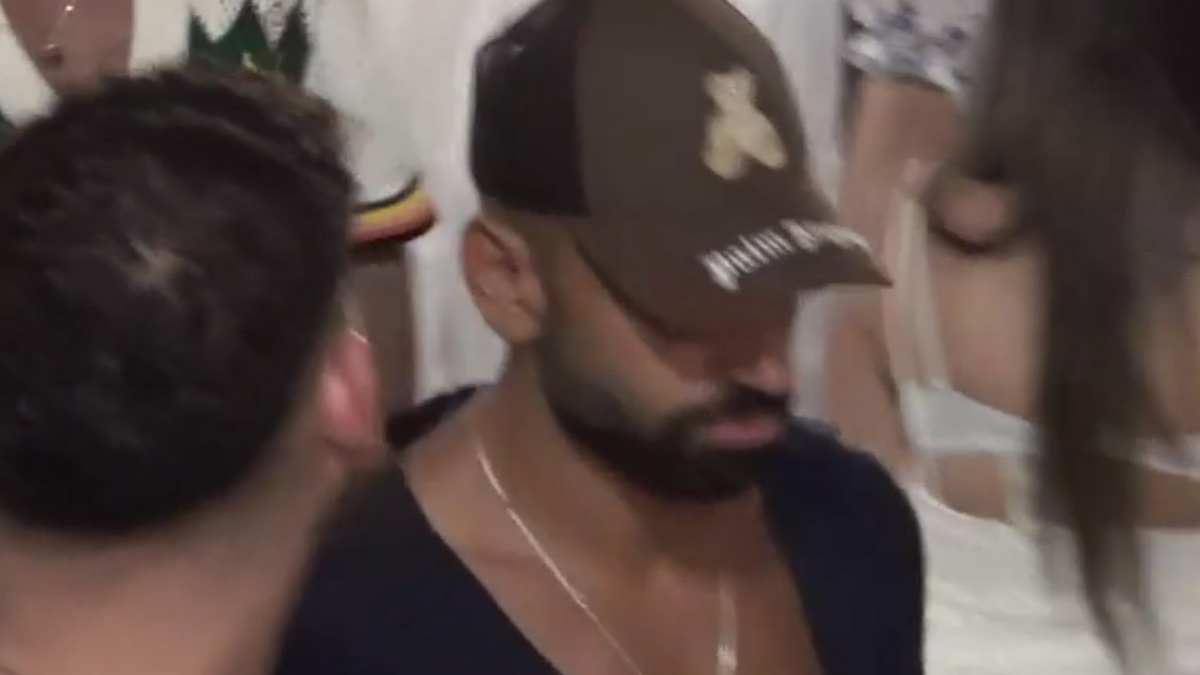 Mohamed Salah: Βόλτα στα σοκάκια της Μυκόνου για τον διεθνή σταρ