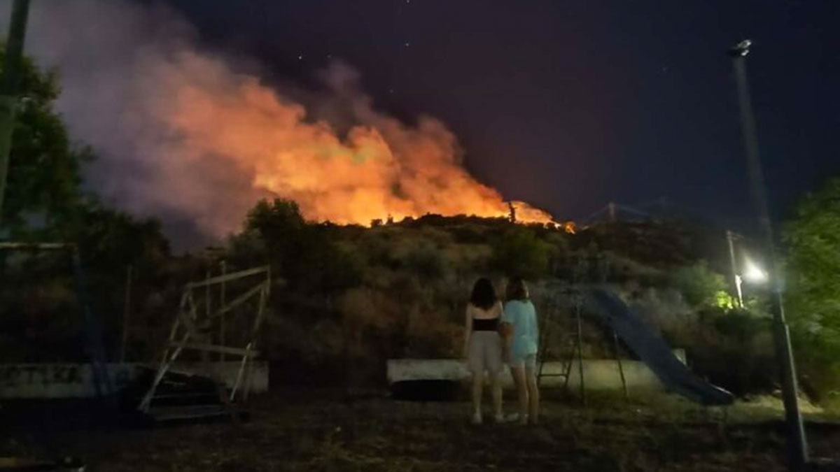 Βόλος: Φωτιά στην περιοχή Αϊβαλιώτικα