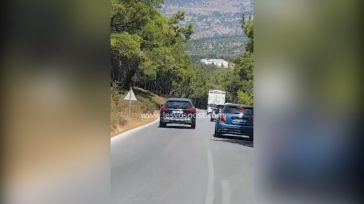 Λέσβος: Προσπέρασε 4 οχήματα σε κλειστή στροφή και γλίτωσε την τελευταία στιγμή