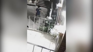 Βάνδαλος αποκεφαλίζει με σφυρί άγαλμα της Παναγίας έξω από εκκλησία
