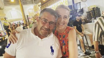 «15 χρόνια μαζί»: Η συγκινητική ανάρτηση της Ελένης Φωτοπούλου για τη γιορτή του Άκη Παυλόπουλου
