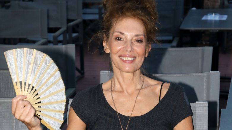 Δήμητρα Παπαδήμα: Ποζάρει στα 63 της με μπικίνι στην παραλία!