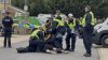 Βρετανία: Βία και συλλήψεις έξω από κατοικίες μεταναστών