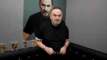 Σταμάτης Γονίδης: Σπάνια φωτογραφία του τραγουδιστή με τη μικρή κόρη του, Μαριαλένα στην Κύθνο