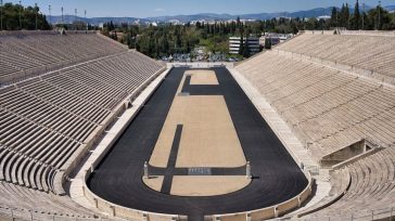 Καθαρίζουν τα μάρμαρα στο Παναθηναϊκό Στάδιο
