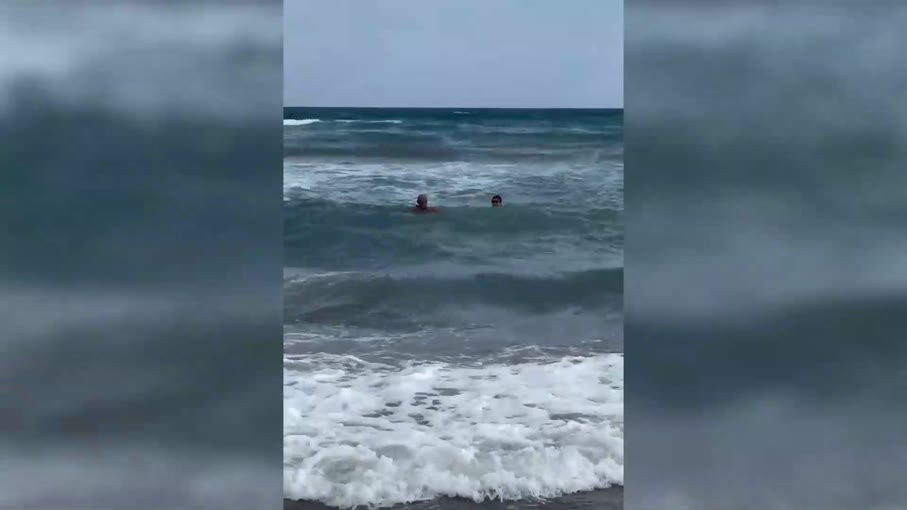 Χανιά: Ήρωας ναυαγοσώστης έσωσε γυναίκα από τα κύματα στον Καβρό Αποκορώνου