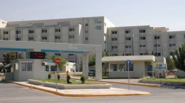 Σε κρίσιμη κατάσταση νοσηλεύεται 31χρονη μητέρα μετά από βουτιά στη θάλασσα