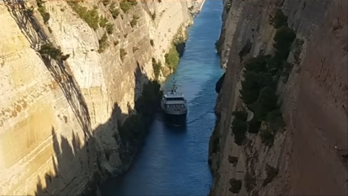 Superyacht αξίας 50 εκατ. ευρώ χτυπά στα τοιχώματα του Ισθμού της Κορίνθου