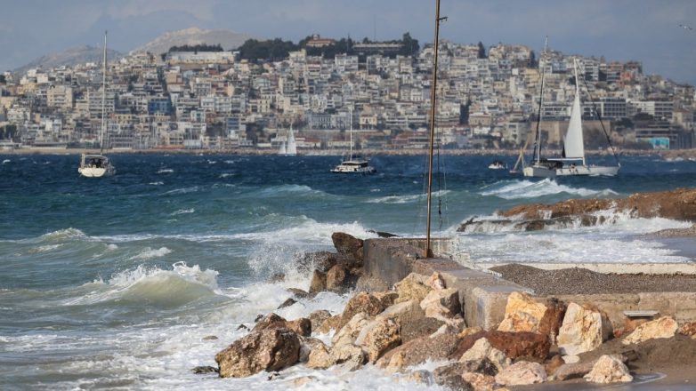 Άνεμοι 7 μποφόρ στo Αιγαίο, έως 38 βαθμούς η θερμοκρασία στη χώρα