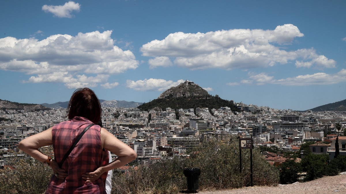 Σε αυξημένη επιφυλακή ο Δήμος Αθηναίων για τον κίνδυνο πυρκαγιάς