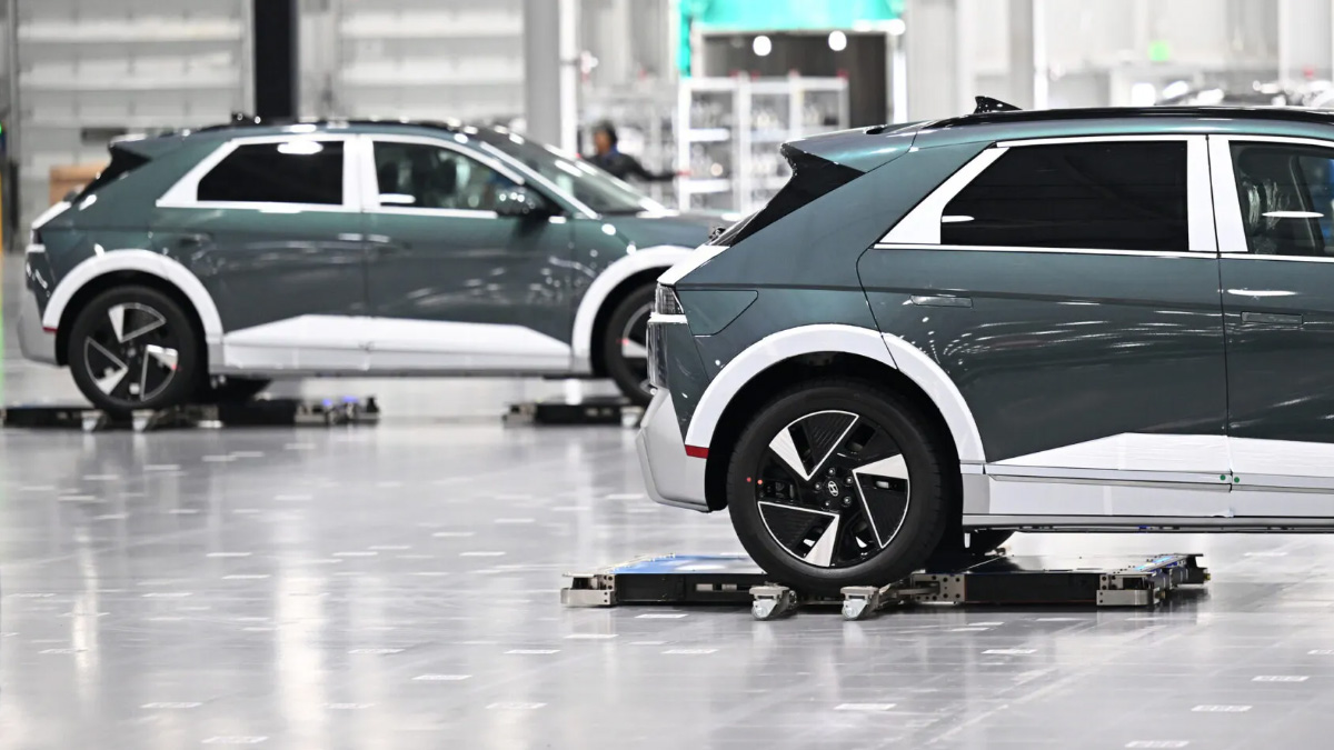 Δείτε πως τα αυτόνομα ρομπότ της Hyundai, παρκάρουν το αυτοκίνητο και εξοικονομούν 50% χώρο στάθμευσης (Βίντεο)