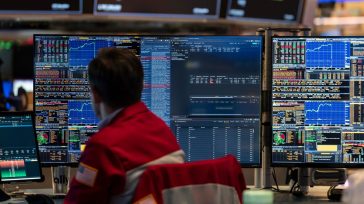 Μεικτά πρόσημα στη Wall Street