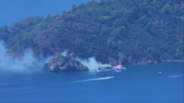 Τουρκία: Φωτιά σε τουριστικό σκάφος στα ανοιχτά της Φετιγιέ – Δεν υπάρχουν τραυματίες