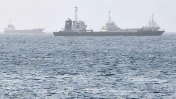 Πετρελαιοφόρο των ΗΑΕ δέχθηκε επίθεση στα Στενά του Ορμούζ