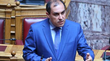Στη Σαλαμίνα τη Δευτέρα ο Κατσαφάδος – Ξεκινούν άμεσα οι αυτοψίες στα καμένα