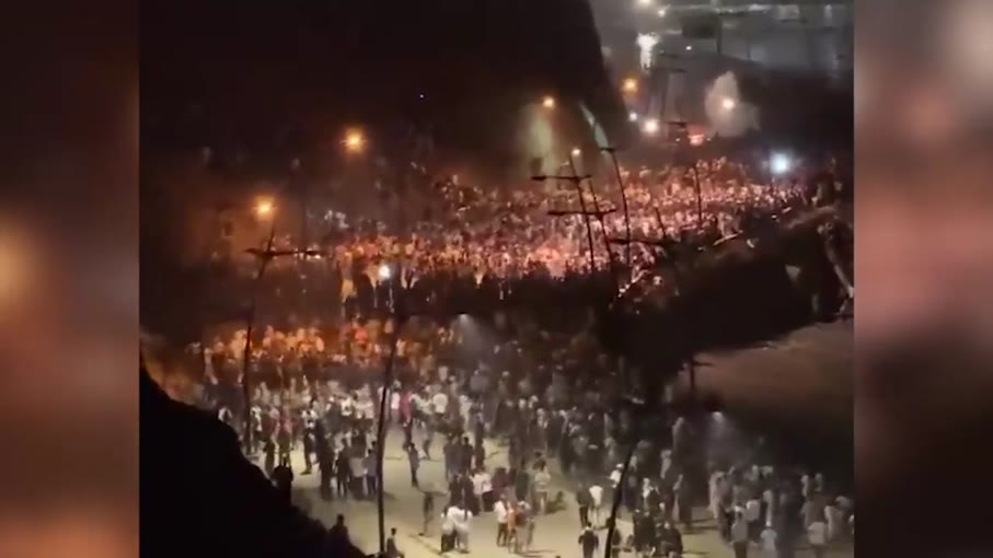Θέουτα: Νέα βίντεο από τις ορδές μεταναστών στα σύνορα