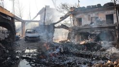 Φωτιά με δύο νεκρούς και οκτώ εγκαυματίες στη Σαλαμίνα