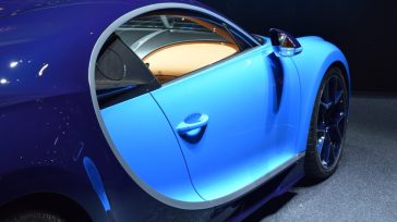 Η Bugatti αφιερώνει 300 ώρες για μία χειρολαβή