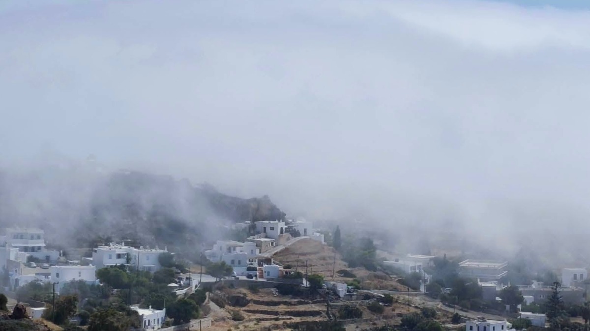 «Βυθίστηκαν» οι Κυκλάδες στην ομίχλη