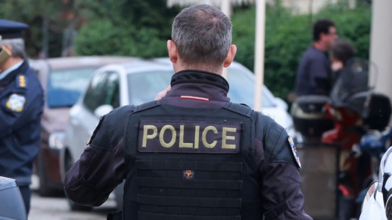Κυψέλη: Δίδυμα βρέθηκαν ολομόναχα σε διαμέρισμα – Συνελήφθη η μητέρα τους Κυψέλη: Δίδυμα βρέθηκαν ολομόναχα σε διαμέρισμα – Συνελήφθη η μητέρα τους
