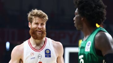 Προπονείται στις ΗΠΑ ο Γουόκαπ