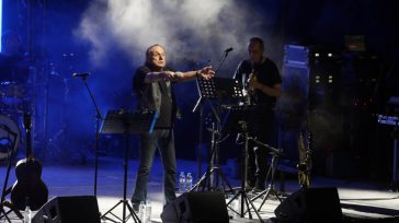 Βασίλης Παπακωνσταντίνου: Ακυρώνει τις καλοκαιρινές συναυλίες του λόγω προβλήματος υγείας