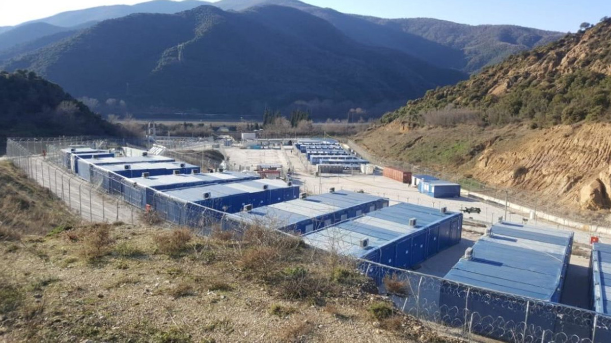 Εξέγερση μεταναστών στη Δομή Σιντικής: Πετροπόλεμος με την αστυνομία
