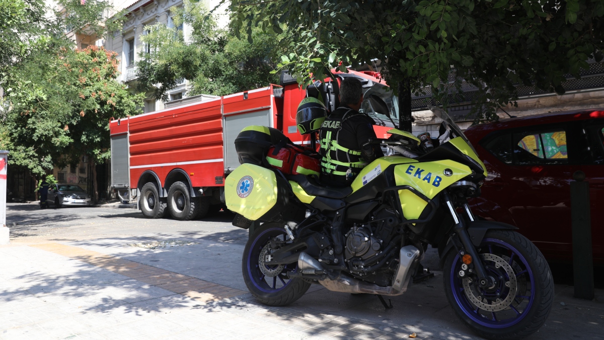 Πέταξαν μολότοφ σε καφέ στον Άγιο Παντελεήμονα
