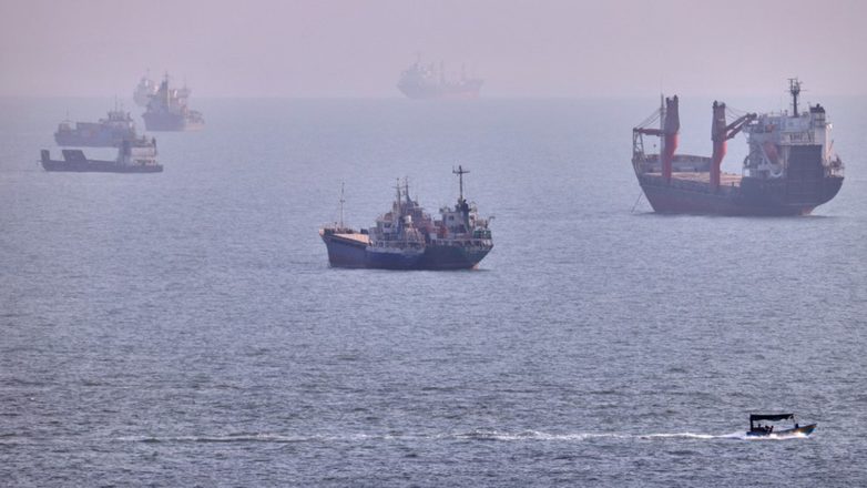 Δεξαμενόπλοιο χτυπήθηκε από «άγνωστο βλήμα» στα Στενά του Ορμούζ