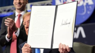 ΗΠΑ: Ο Τραμπ υπέγραψε διάταγμα για τη δημιουργία εθνικής διαστημικής ακαδημίας