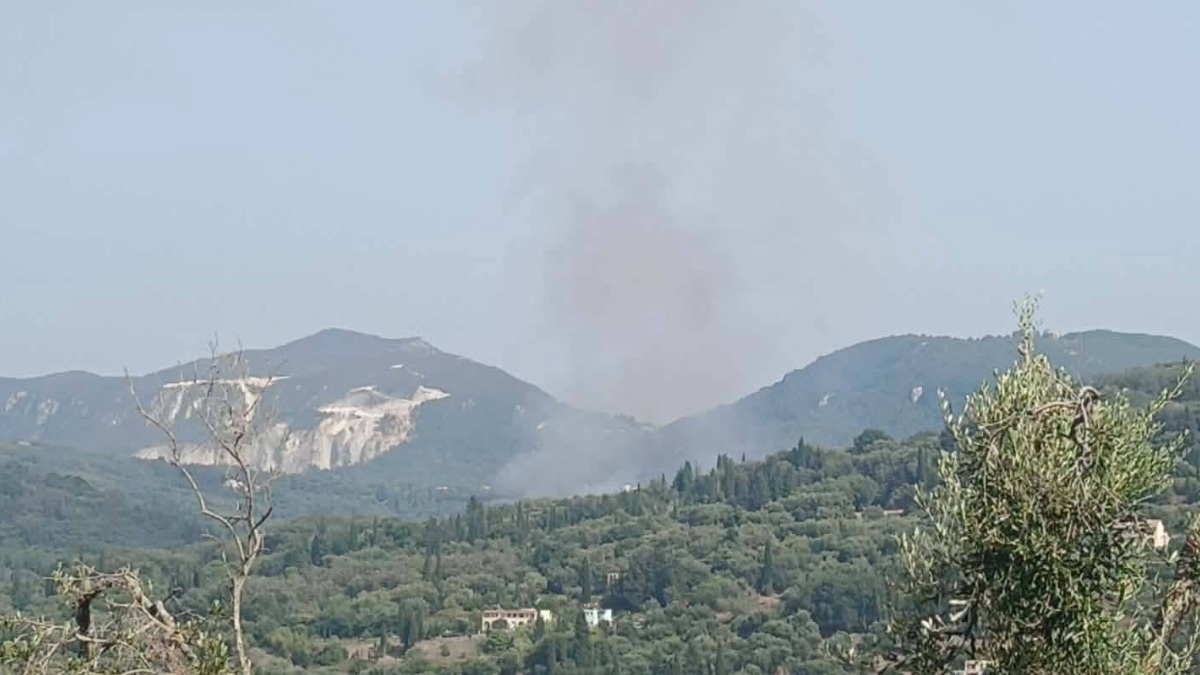 Φωτιά στην Κέρκυρα, στην περιοχή Άγιος Γεώργιος
