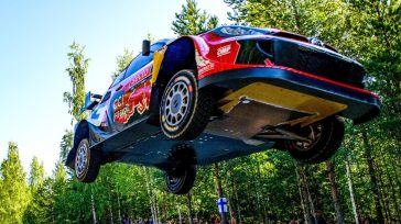 Secto Rally Finland 2026: Η καταρρακτώδης βροχή δεν πτόησε τους Ogier-Ingrassia- Είναι επικεφαλής στον αγώνα με τα ατέλειωτα άλματα