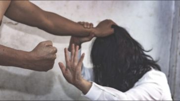 Θεσσαλονίκη: Στη φυλακή 37χρονος για άσκηση βίας κατά της συντρόφου του μπροστά στο ανήλικο παιδί τους