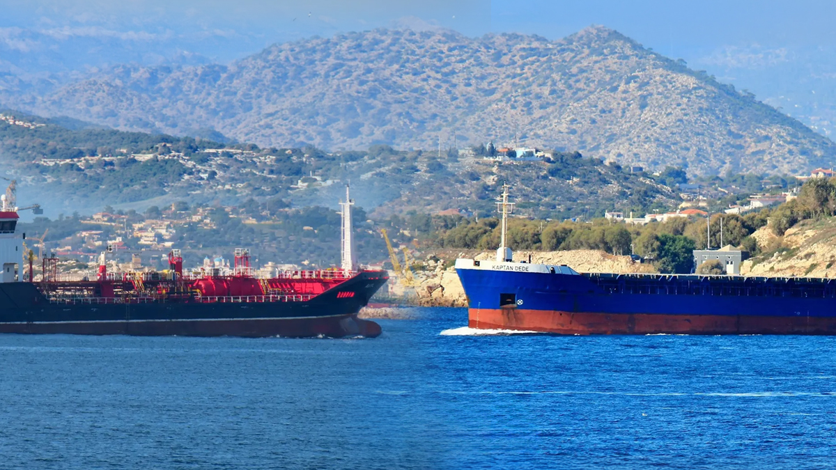 Συγκρούστηκαν δύο πλοία ανοιχτά της Κωνσταντινούπολης – Αγνοείται το 10μελές πλήρωμα του ενός