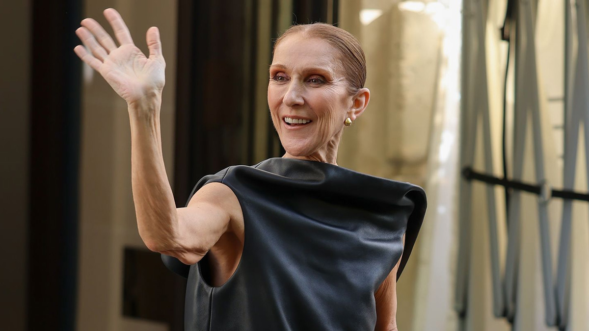 Celine Dion: Τραγούδησε με θαυμαστές έξω από το ξενοδοχείο της στο Παρίσι
