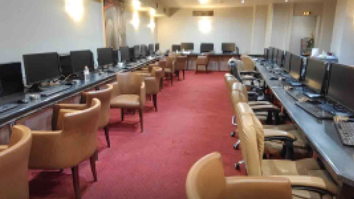 Χειροπέδες σε έξι άτομα για παράνομο τζόγο στην Καλλιθέα