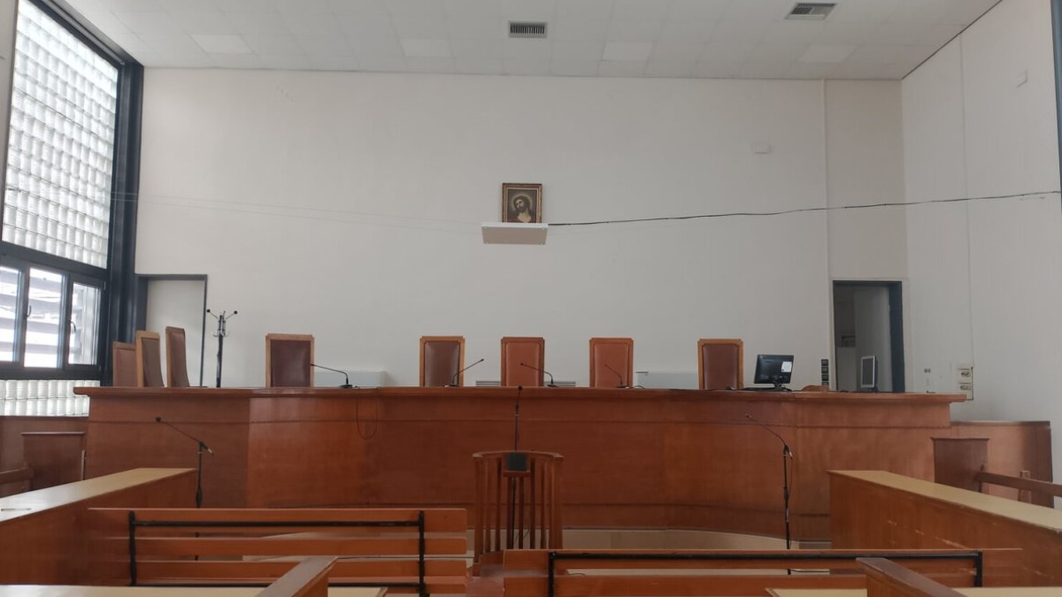 Λάρισα: Την ενοχή του εκπαιδευτικού πρότεινε ο εισαγγελέας για την κατάχρηση ανηλίκου σε ασέλγεια