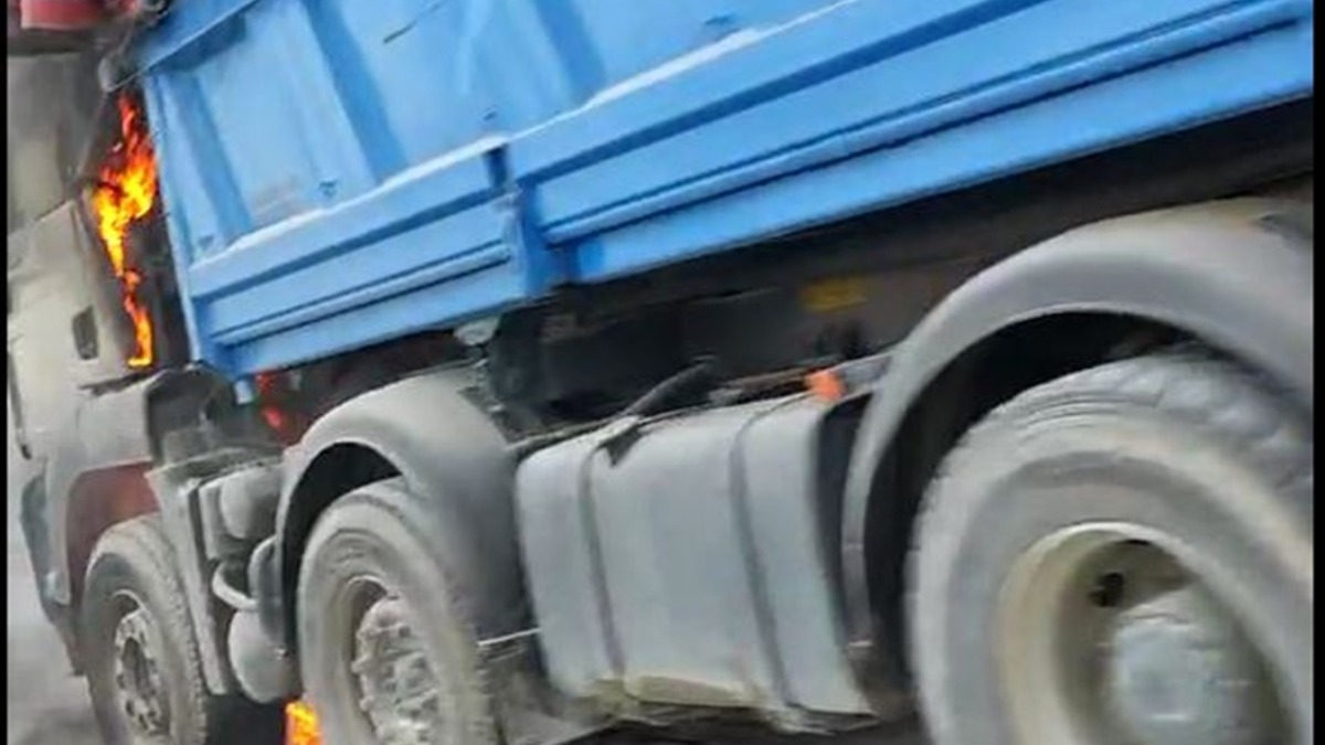 Φωτιά σε φορτηγό στον Περιφερειακό Θεσσαλονίκης