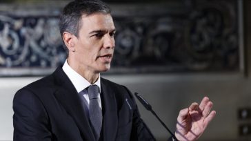 Πέδρο Σάντσεθ: «Απρόβλεπτη η εισροή των 72.000 μεταναστών στη Θέουτα»