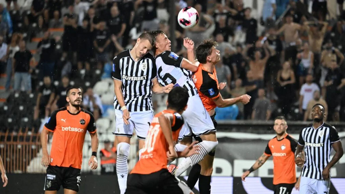 Ο χορός των οπαδών στη βροχή και οι χαμένες ευκαιρίες