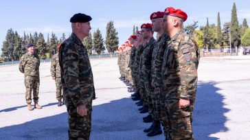 Στη Σχολή Πολέμου και την 71η Αερομεταφερόμενη Ταξιαρχία ο Αρχηγός ΓΕΣ
