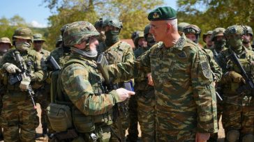 Στην 1η Ταξιαρχία Καταδρομών – Αλεξιπτωτιστών και στο ΚΕΑΠ ο Αρχηγός ΓΕΕΘΑ