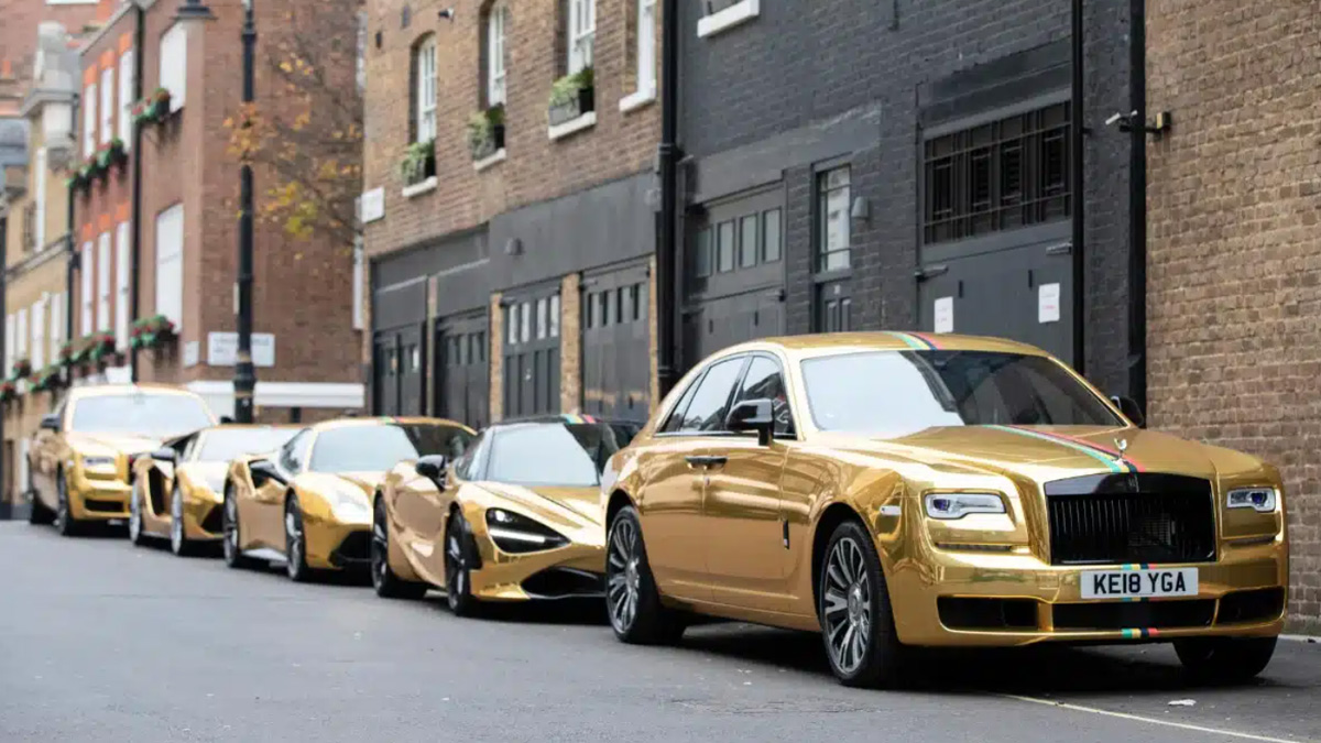 Έχουν Ferrari, Lamborghini και Bentley, αλλά δεν πληρώνουν ούτε τα πρόστιμα για το παρκάρισμα
