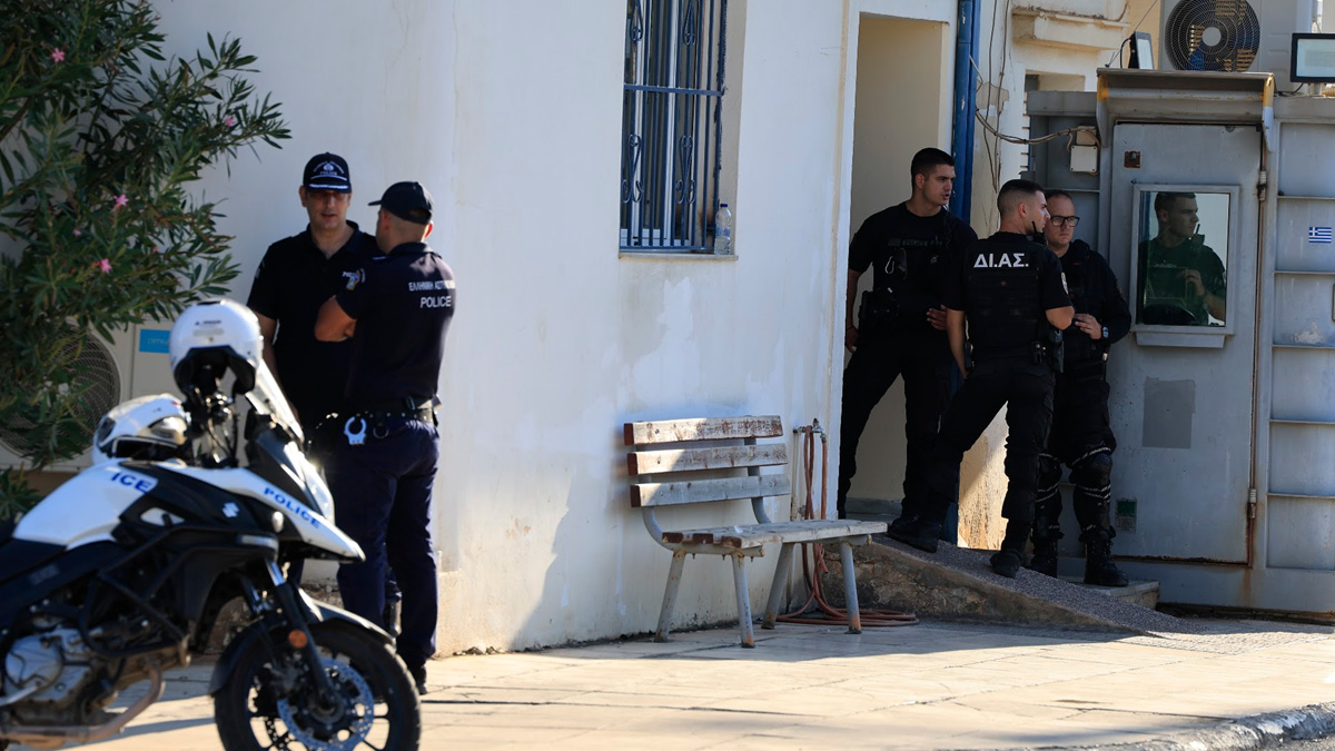 «Ρίξε μου γιατί δεν μου ρίχνεις» «Ρίξε μου γιατί δεν μου ρίχνεις»